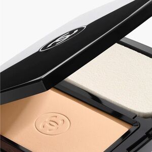 Chanel Ultra Le Teint B20 BRAND NEW IN BOX